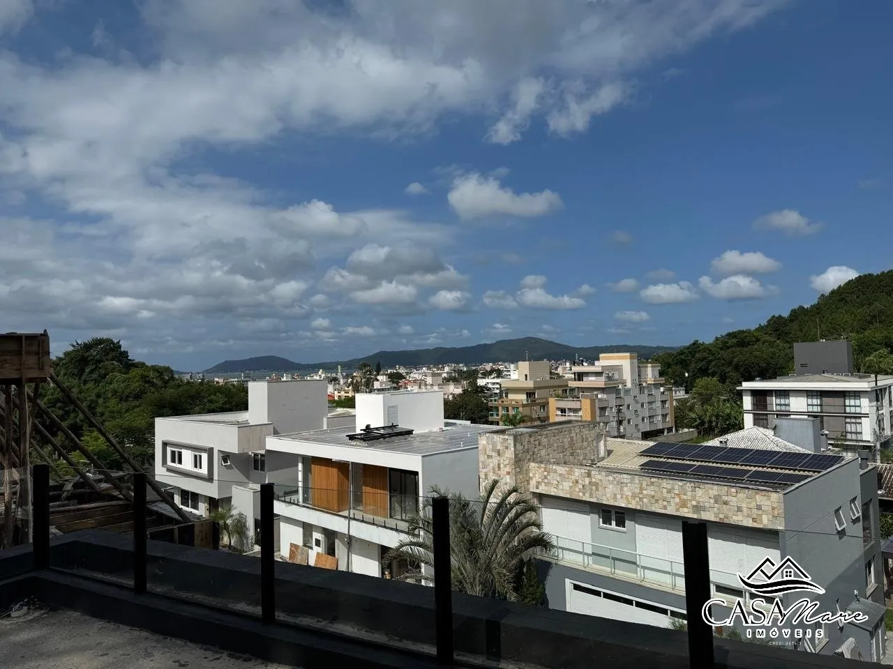 Casa com 3 suítes, vista para o mar e rooftop em Canasvieiras